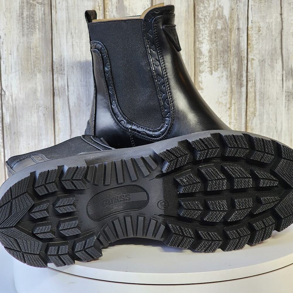 NEW - GUESS Women's Yesses Triple Triangle Lug Sole Chelsea Boots- Size 10 M - Picture 8 of 9